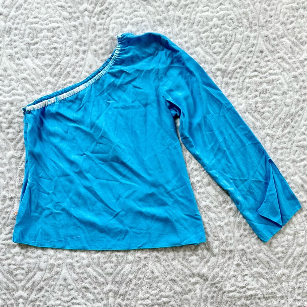 ✨NWT✨Hecho a Mano Asymmetrical One Shoulder Blue Blouse with Unique Style size L